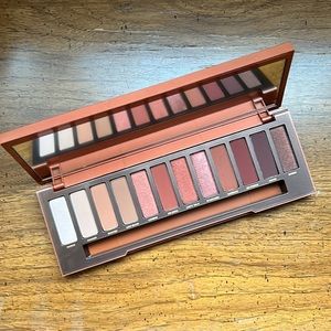 Urban Decay Naked Heat eyeshadow palette